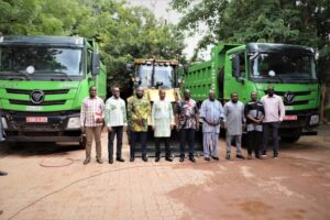 photo des officiels lors de la remise du don du PRAVO à la mairie Ouaga le 13 août 2024