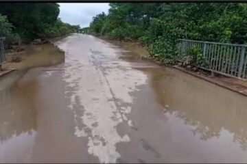 Situation de l'innondation de la RN1, baisse du niveau de l'eau au niveau du pont, 25 août 2024