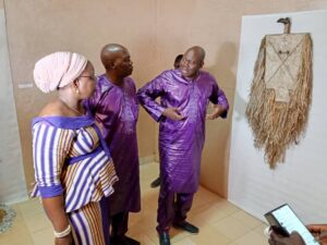 Les frères Ouattara lors de la visite de l’exposition masque : entre tradition et modernité au musée national du Burkina Faso, le 08 août 2024