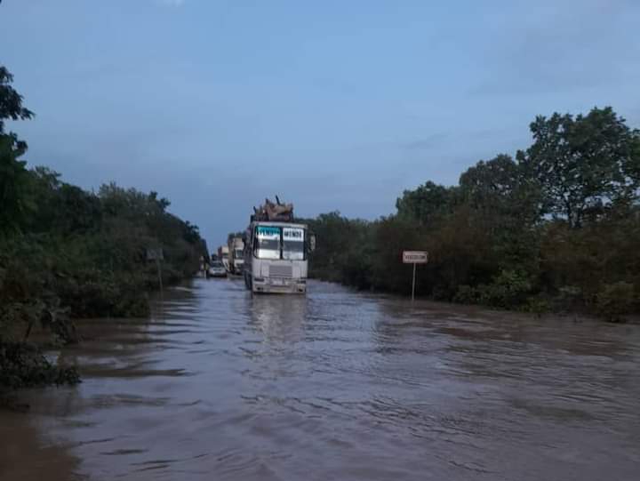 Inondations de la RN1 au niveau du pont de Hèrèdougou, 28 septembre 2024