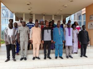 Les participants à la première session de la Cellule de pilotage du CST-B posent pour une photo de famille à l’issue des travaux, 5 septembre 2024