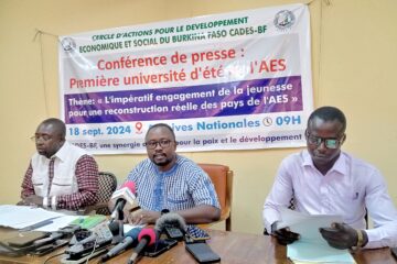 Presidium de la conférence de presse de la première Université d'été de l'AES, 18 sept 2024