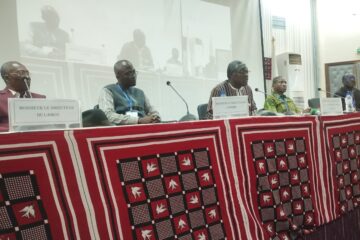 Le présidium lors de la cérémonie d'ouverture du colloque international sur « Les pratiques de l’information et de la communication dans une société en mutation », 14 novembre 2024 à Ouagadougou