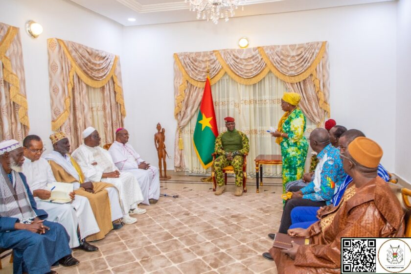 A l'occasion de l'inauguration de l'usine de tomates de Bobo, le Chef de l'Etat effectue un séjour à Bobo. A l'occasion, il a accordé une audience aux leaders coutumiers et religieux de Bobo-Dioulasso, 29 novembre 2024