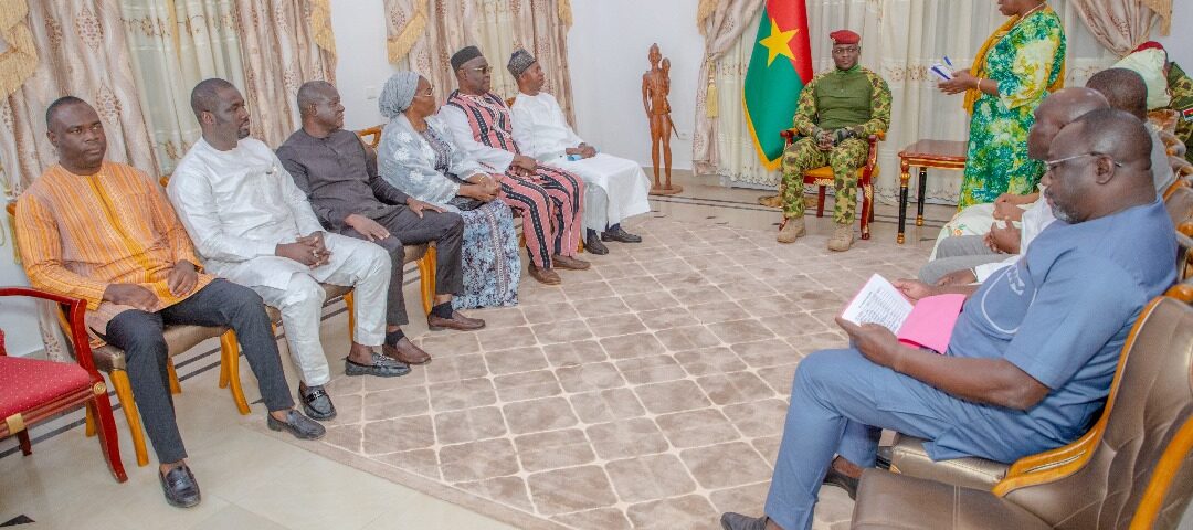 Séjour du Chef de l'Etat à Bobo dans le cadre de l'inauguration de l'usine de tomates de Bobo. Il a reçu en audience le Conseil national du patronat burkinabè (CNPB) section des Hauts-Bassins, 29 novembre 2024