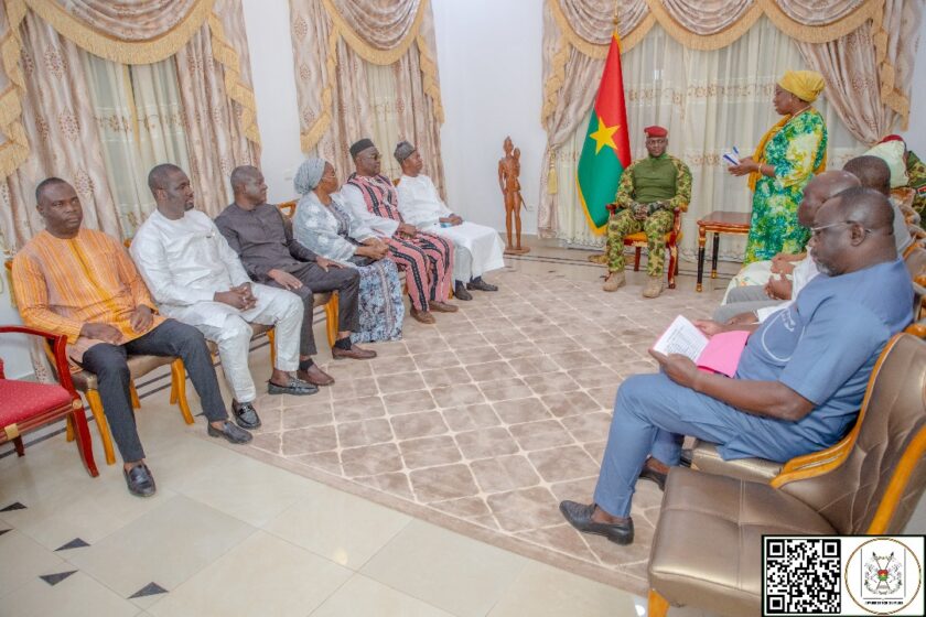 Séjour du Chef de l'Etat à Bobo dans le cadre de l'inauguration de l'usine de tomates de Bobo. Il a reçu en audience le Conseil national du patronat burkinabè (CNPB) section des Hauts-Bassins, 29 novembre 2024