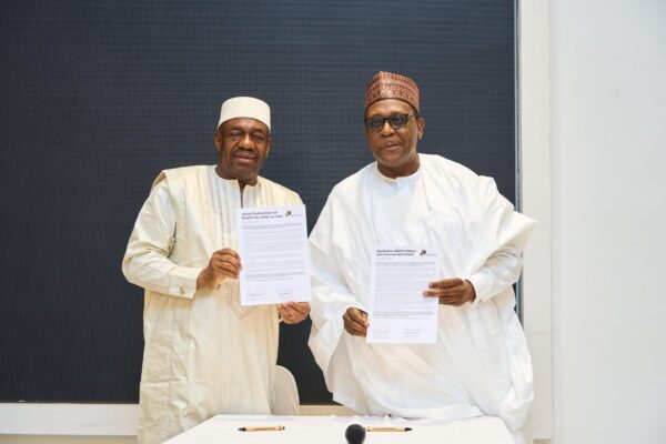 Signature de la Déclaration d'Abuja relative au programme REACH